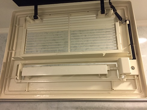 換気扇カバー裏面洗浄後