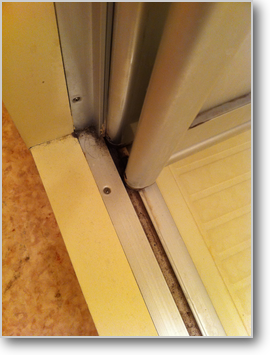 浴室清掃前サッシ