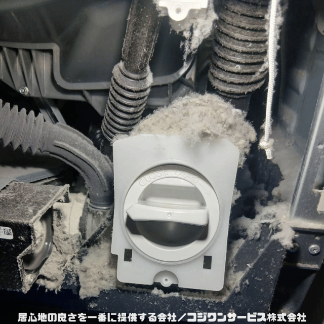 ダクトから漏れ出たホコリ ダクトから漏れ出たホコリ