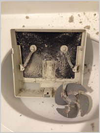 トイレ換気扇掃除前